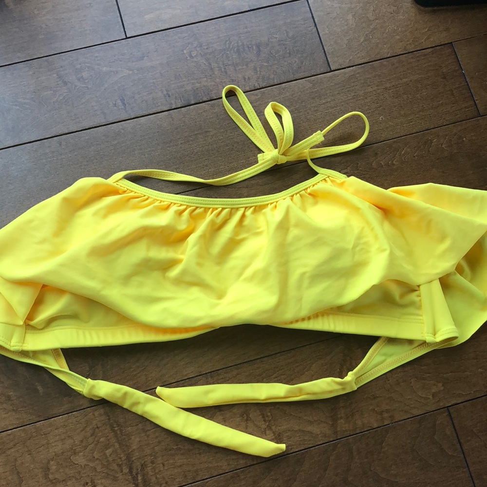 Yellow ruffle halter baking top